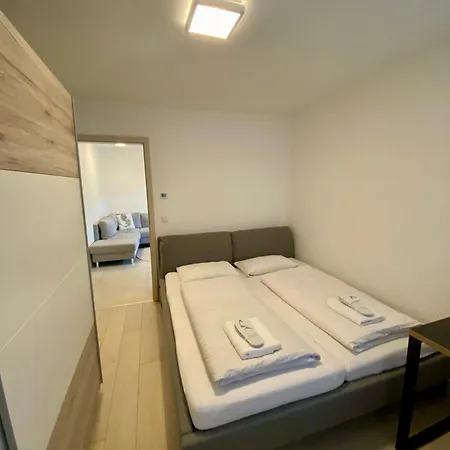 Exklusive Neubau 2-zi Inkl Garage شقة *